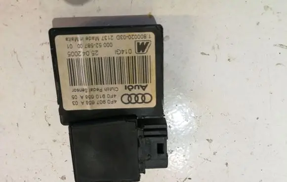 Clutch pedal sensor