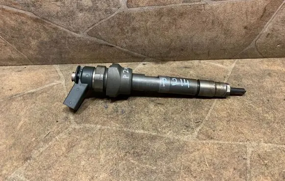 BMW 3 F30 F35 F31 Fuel injector 7798446