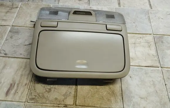 Subaru Outback Front seat light