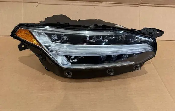 Volvo XC90 Headlight/headlamp 32338947 2302239403