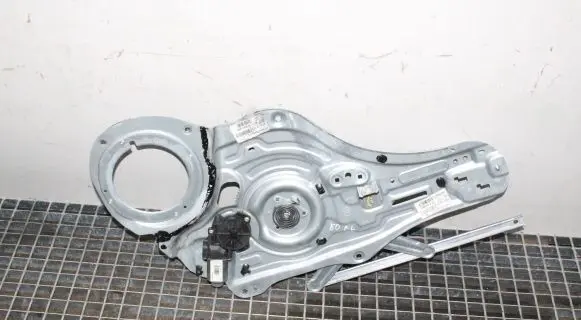 KIA Sportage Front door electric window regulator 824703U130