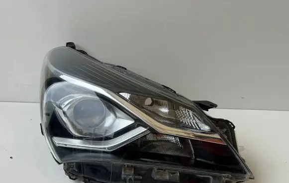 Toyota Yaris Headlight/headlamp