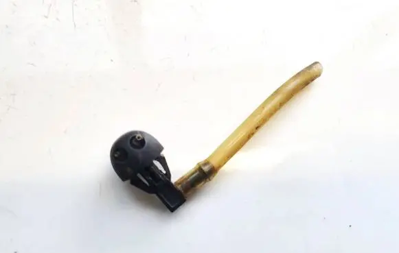 Windshield washer spray nozzle