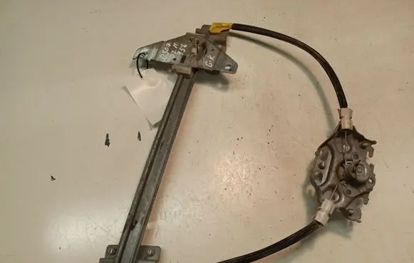 Rear door manual window regulator