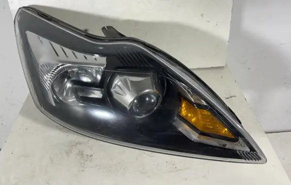 Ford Focus Headlight/headlamp 8M5113005CA