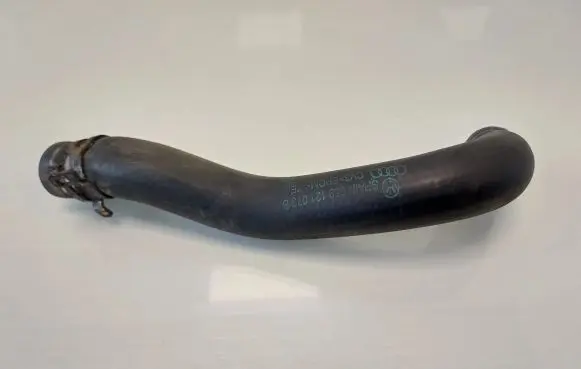 Audi A6 S6 C6 4F Engine coolant pipe/hose 059121074B