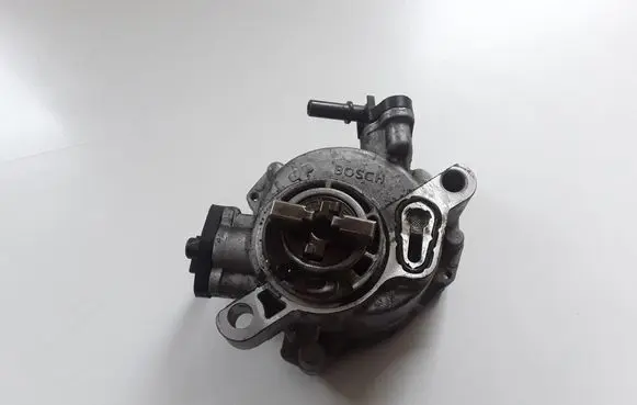 Peugeot Partner Vacuum pump 9804021880
