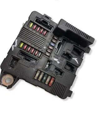 Renault Megane II Fuse module 8200306033A S118399300J