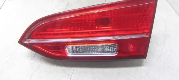 Tailgate rear/tail lights
