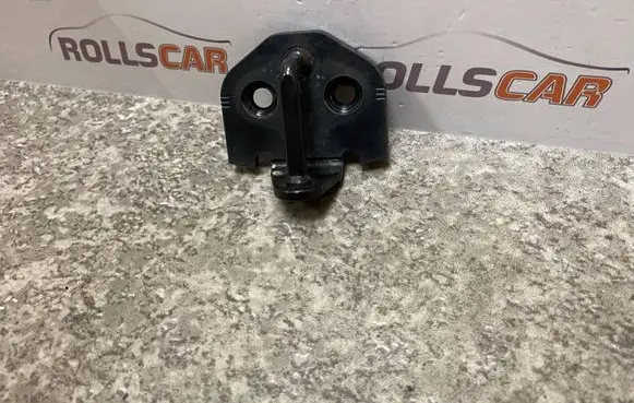 Volvo V50 Front door lock loop/hook striker 30699650