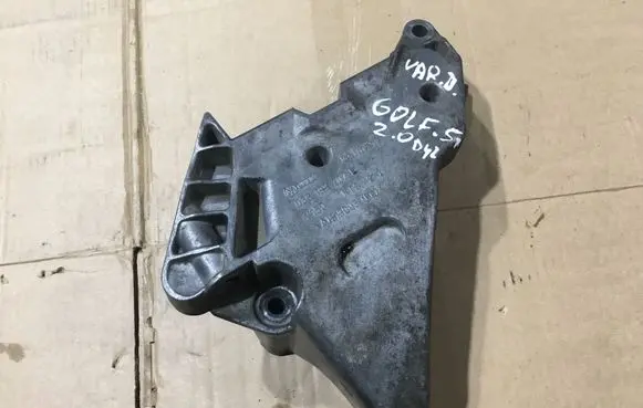 Volkswagen Golf Plus Engine mounting bracket 03G199207E