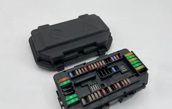 BMW 4 F32 F33 Fuse box set 9389068 19549000001