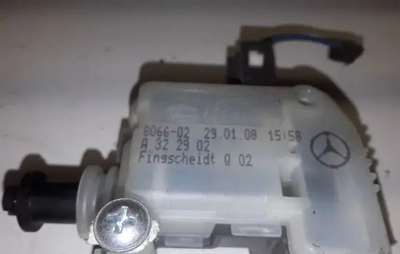 Mercedes-Benz E W211 Fuel tank cap lock 806602 A322902