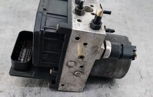 Skoda Superb B5 (3U) ABS Pump