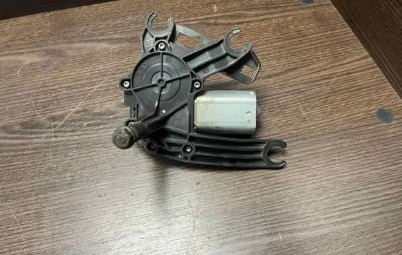 Peugeot Partner Rear window wiper motor 9683364380