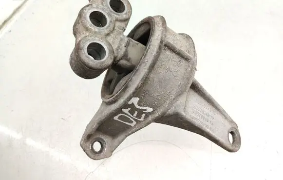 Opel Zafira A Engine mount bracket 90575772YL 90576148YP 90576049YN