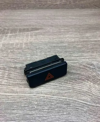 BMW 5 E39 Hazard light switch 1390751