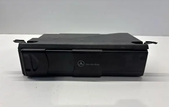 Mercedes-Benz C W203 CD/DVD changer A2038200714