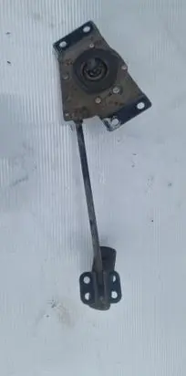 KIA Carens II Spare wheel mounting bracket 
