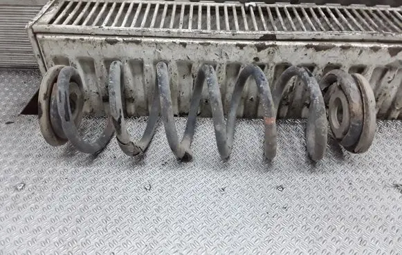 Volkswagen Touran I Rear coil spring