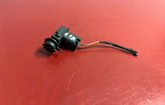 BMW X3 G01 AUC sensor 6833647 64116833647