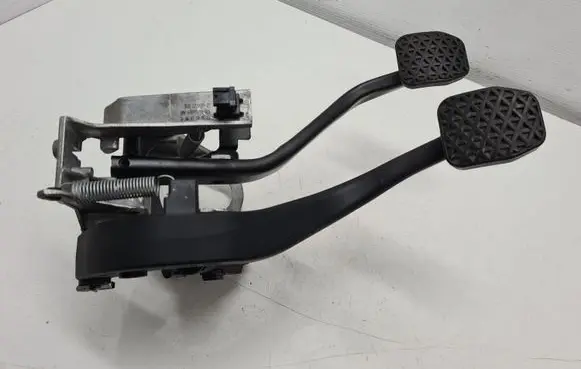 BMW 1 E81 E87 Pedal assembly 35316761310 42322403 67871110
