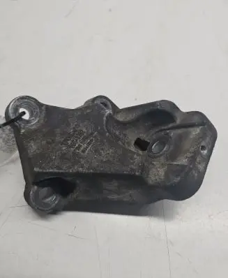 Volvo XC90 Engine mounting bracket 08649262