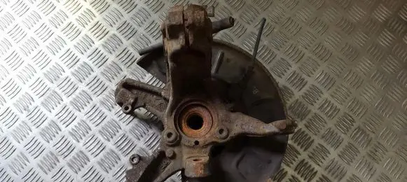 Volkswagen Golf V Front wheel hub
