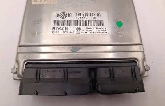 Volkswagen PASSAT B5 Engine control unit/module 4B0906018AA 26SA6397 0261206449