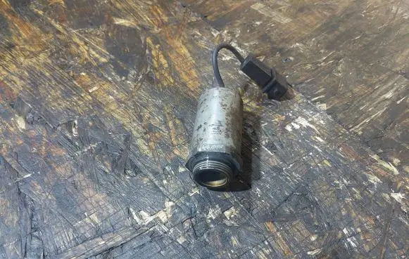 BMW 5 E39 Turbo solenoid valve 1703720 641483 FT0968E