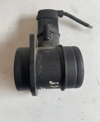 Volkswagen Golf V Mass air flow meter 0281002531 038906461B