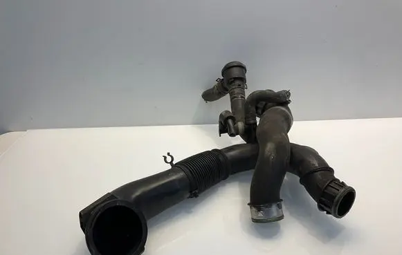 Porsche Macan (95B) Turbo air intake inlet pipe/hose 95B129532C