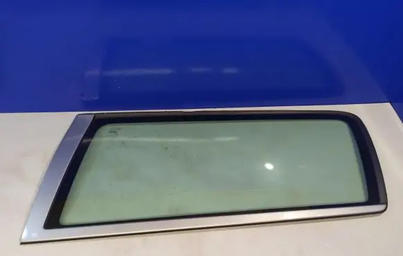 Volvo V70 Rear vent window glass 8662808 30674479