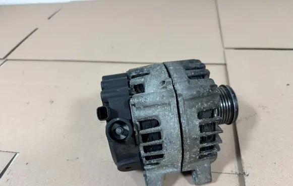 Citroen C5 Generator/alternator 9661544880 408062408 2543457A