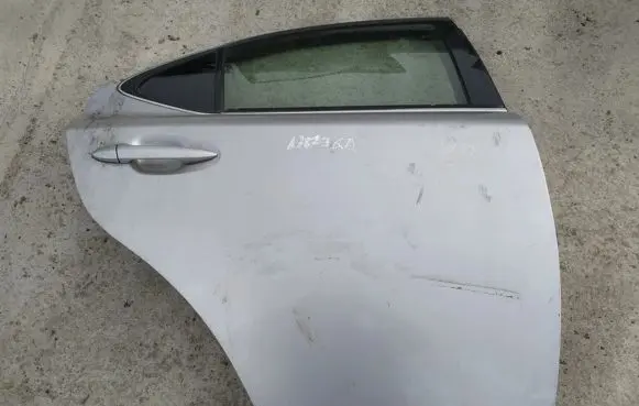 Lexus IS 220D-250-350 Rear door pilkos