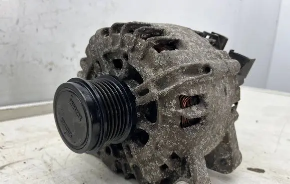 Volvo V40 Generator/alternator AV6N10300GC