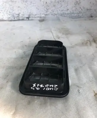 Audi Q3 F3 Quarter panel pressure vent 7n0819465e