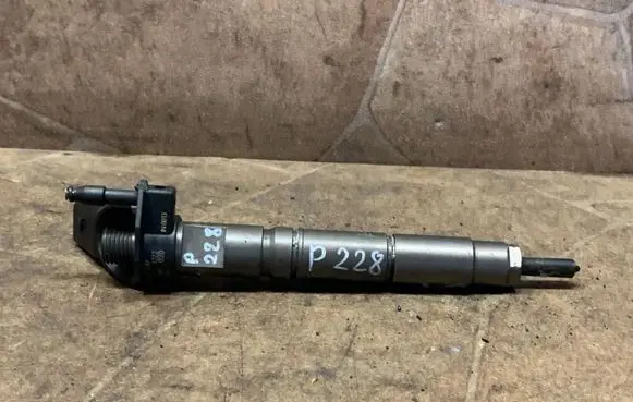Mercedes-Benz E W212 Fuel injector A6420701387 080202