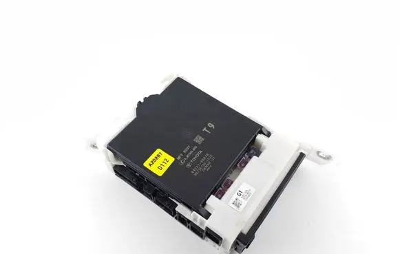 Toyota Yaris XP210 Comfort/convenience module 892210DA70 82730K0110 MB2381009030