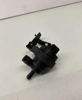 BMW 5 E39 Vacuum valve 1748875