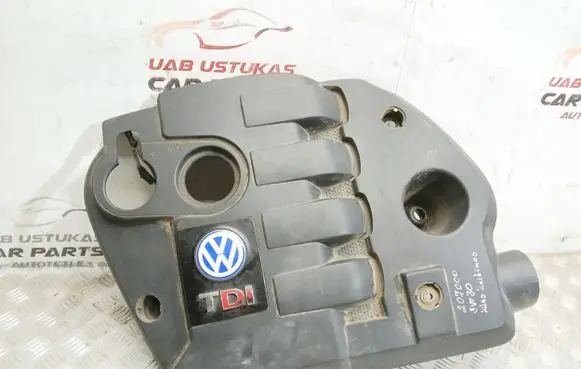 Volkswagen PASSAT B5.5 Engine cover (trim)