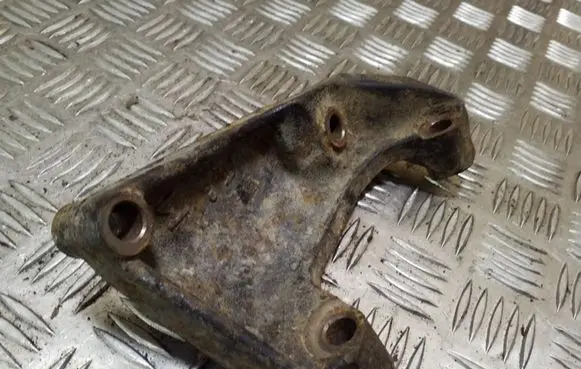 Toyota RAV 4 (XA20) Front differential bracket 