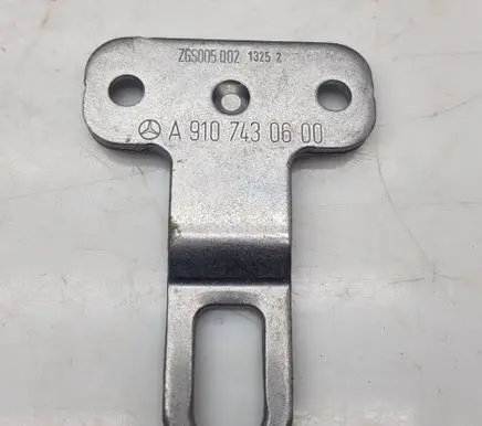 Mercedes-Benz Sprinter W907 W910 Rear door lock loop/hook striker A9107430600