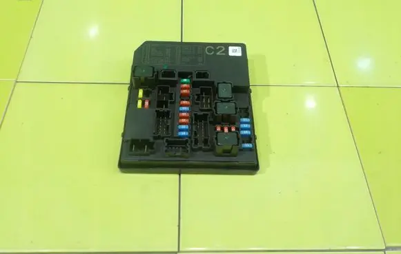 Nissan Juke I F15 Fuse box set 284B71KA0C BEZPIECZNIKOW