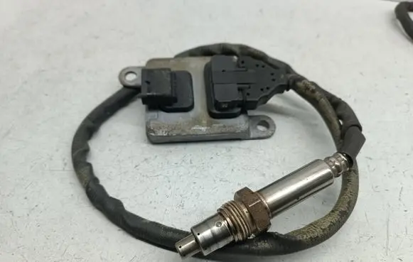 Mercedes-Benz C W205 Lambda probe sensor A0009050108 0009050108 A2C1368430026