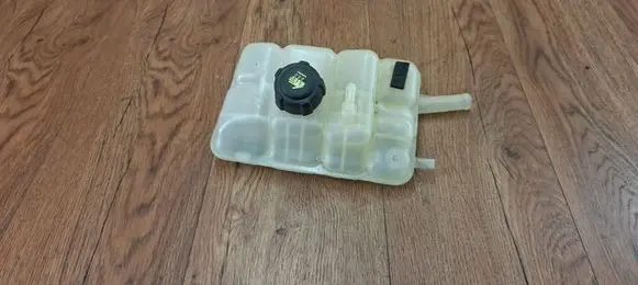 Renault Megane IV Coolant expansion tank/reservoir 217104048R