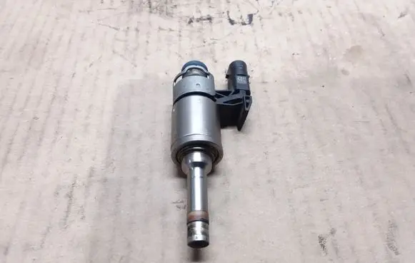 Audi A3 S3 8V Fuel injector 04E906036E