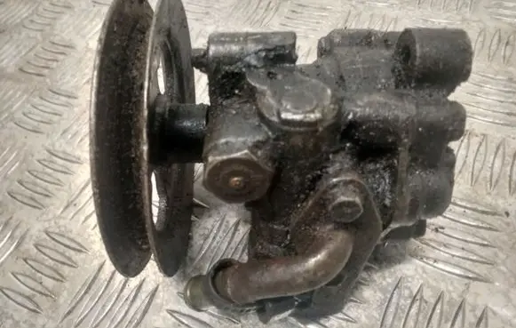 Nissan Sunny Power steering pump