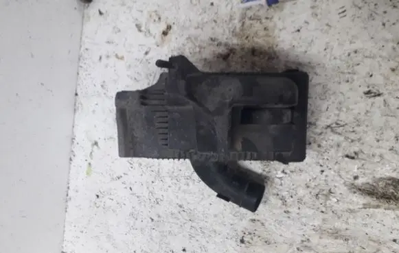 Renault Clio III Air filter box