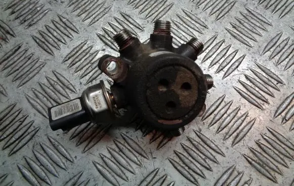 Ford Focus Fuel distributor 4M5Q9D280DB